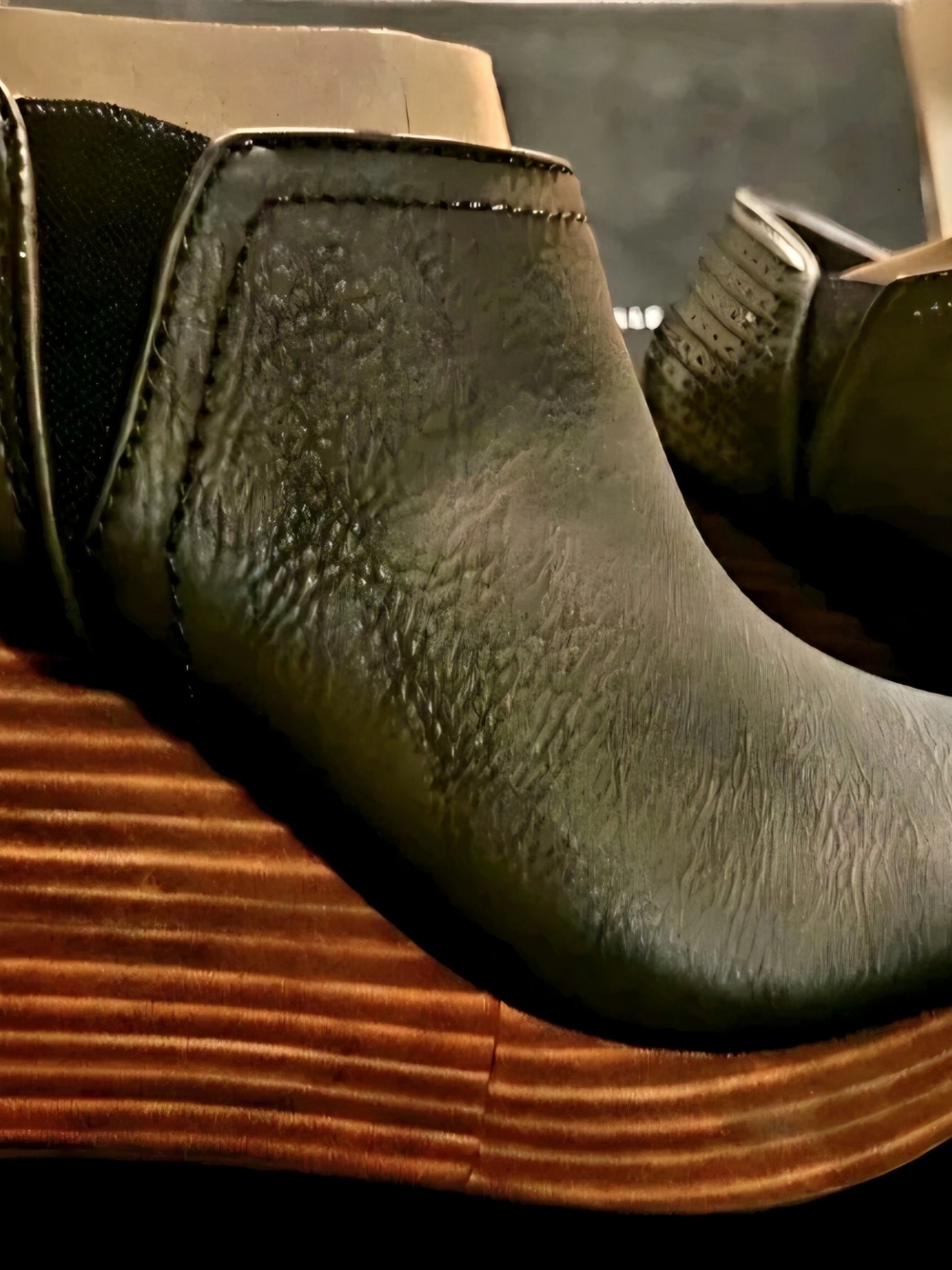 Dr. Scholl's Sz 8 Black Leather Slip-On Wedge Shoes